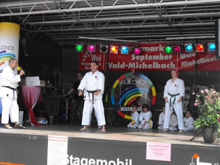 KARATE-Verein Dieburg Vorführung Gassenmarkt 2011